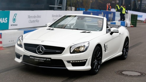 Mercedes heeft in Stuttgart twee speciale SL 63 AMGs gepresenteerd, de World Championship 2014 Collector's Edition. Met de twee auto's viert Mercedes-AMG nog een keer de winst in de Formule 1.