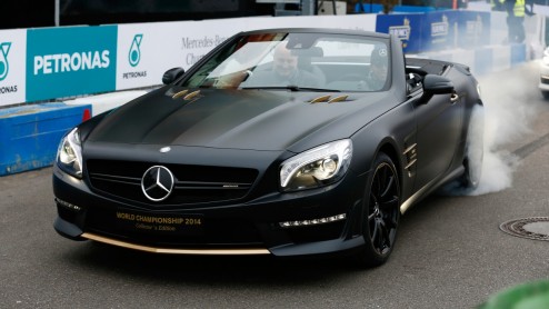 Mercedes heeft in Stuttgart twee speciale SL 63 AMGs gepresenteerd, de World Championship 2014 Collector's Edition. Met de twee auto's viert Mercedes-AMG nog een keer de winst in de Formule 1.