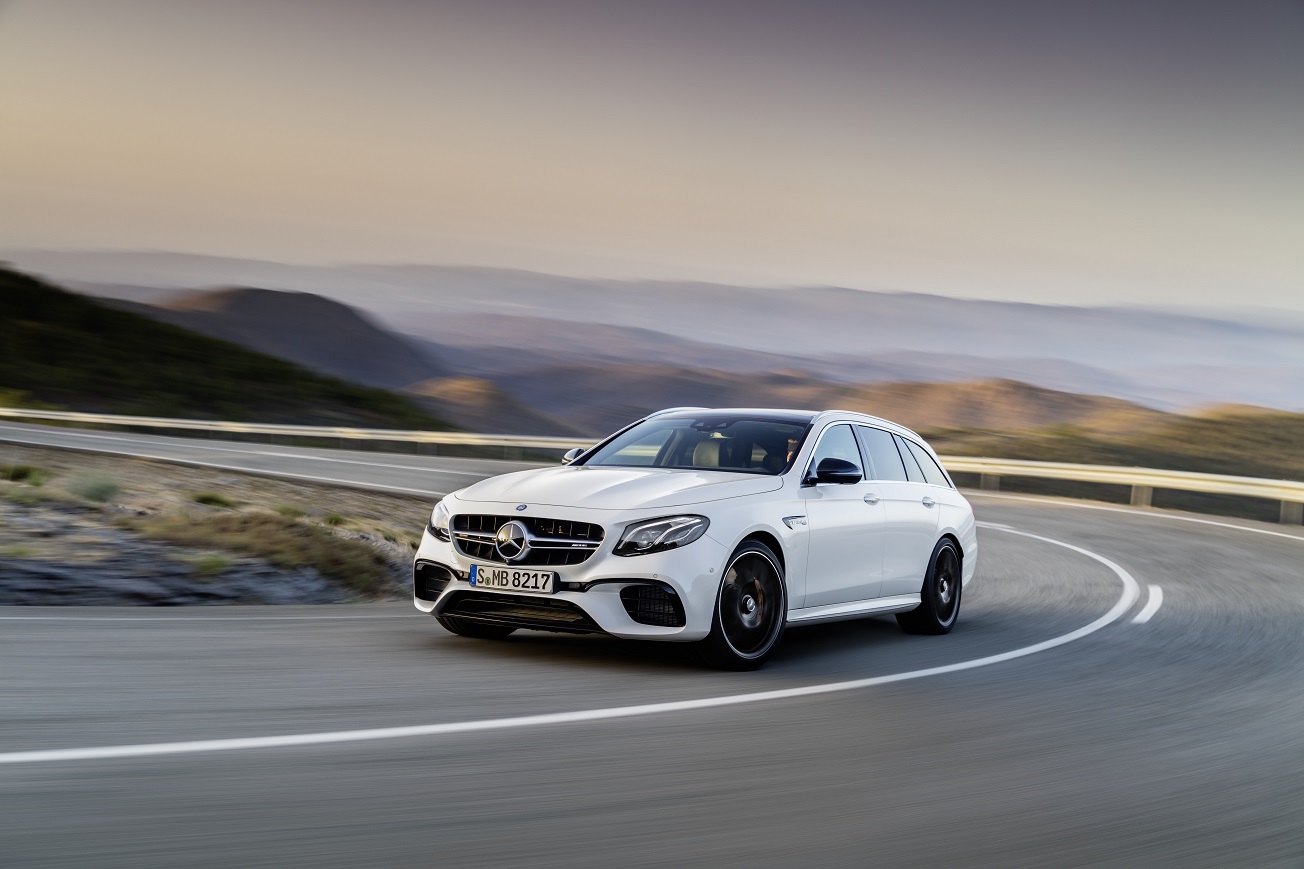 Het sportieve Mercedes-Benz E-Klasse-aanbod wordt nu uitgebreid met de E 63 (S) 4Matic+ in Estate-vorm. Het prijskaartje is fors, maar dan heb je wel de grootste performance-stationwagon op de markt.