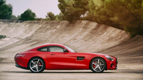 Mercedes-AMG GT onthuld. De nieuwe sportwagen van Mercedes-Benz verschijnt in twee varianten: AMG GT en AMG GT S met 510 pk.