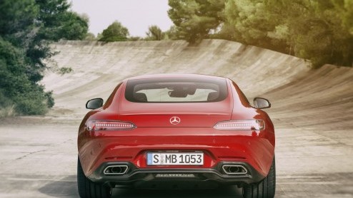 Mercedes-AMG GT onthuld. De nieuwe sportwagen van Mercedes-Benz verschijnt in twee varianten: AMG GT en AMG GT S met 510 pk.
