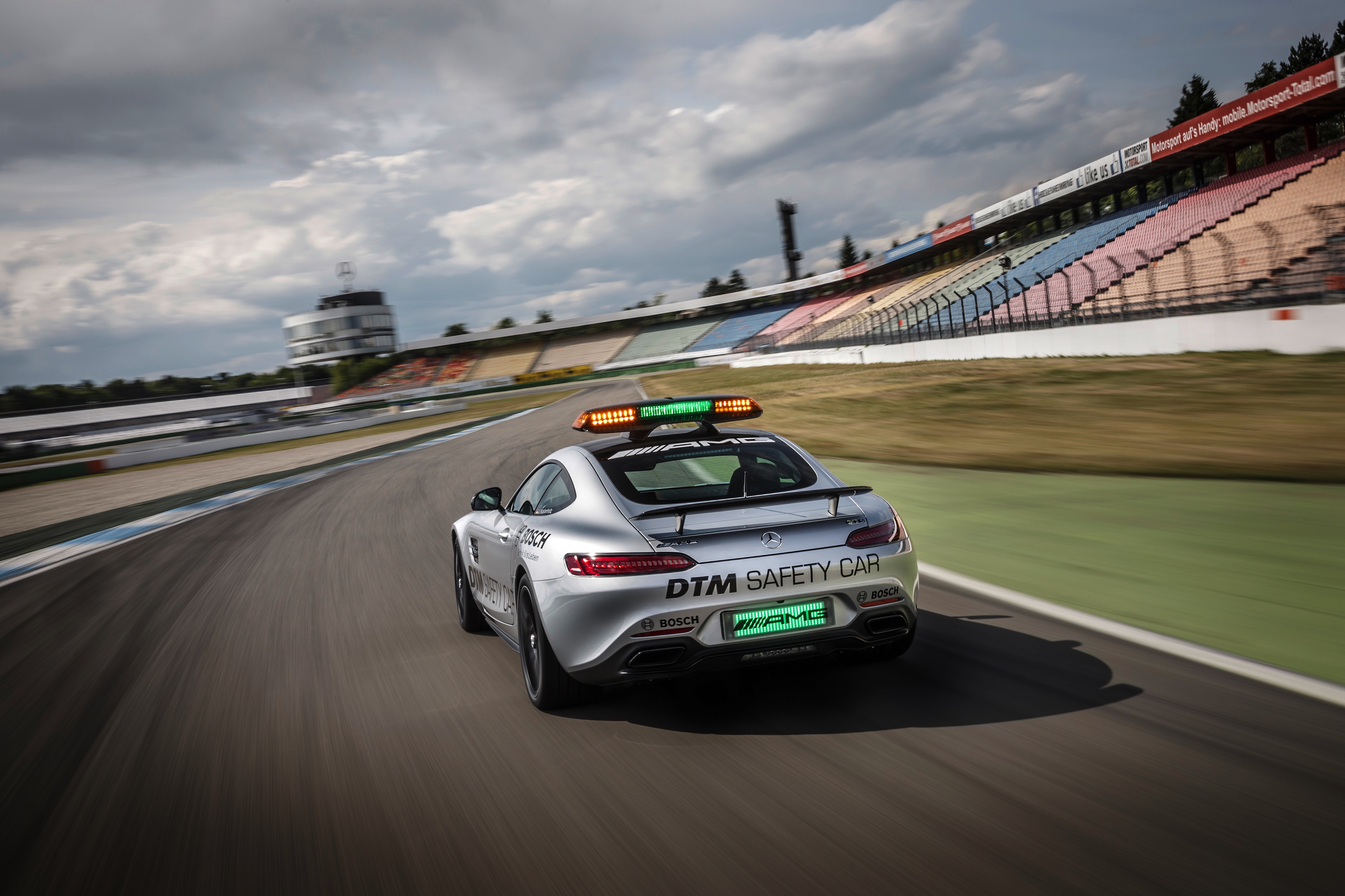 De DTM krijgt dezelfde safety car als de Formule 1. Komend weekend komt de Mercedes-AMG GT S voor het eerst in actie in de tweede DTM race van het seizoen op EuroSpeedway Lausitz.