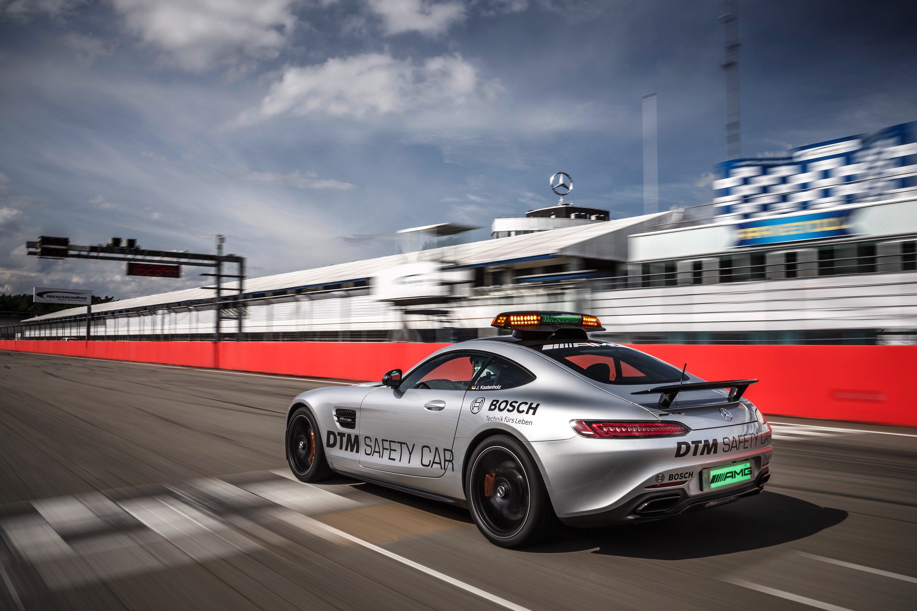 De DTM krijgt dezelfde safety car als de Formule 1. Komend weekend komt de Mercedes-AMG GT S voor het eerst in actie in de tweede DTM race van het seizoen op EuroSpeedway Lausitz.