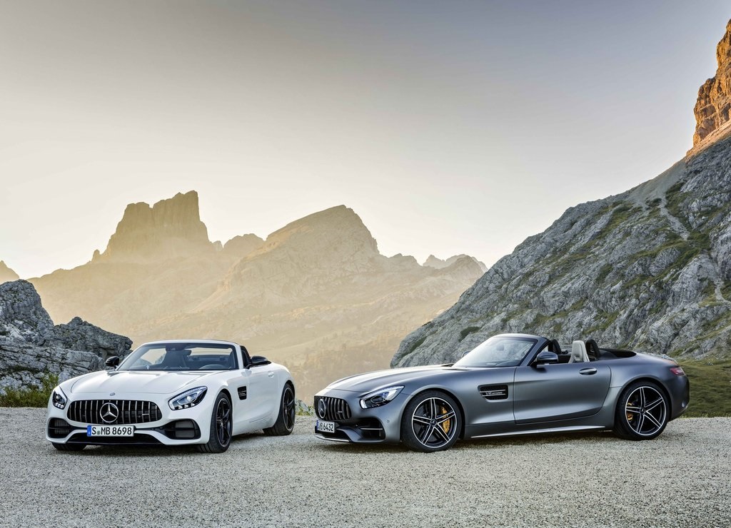 Mercedes-AMG presenteert de GT Roadster. Die brengt ook een nieuwe uitvoering met zich mee in de vorm van de GT C Roadster.