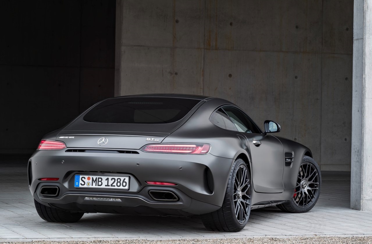 Mercedes-Benz vond het hoog tijd dat de AMG GT een facelift kreeg. Dat is nu gebeurd en het levert ook meteen een nieuwe limited edition-uitvoering op ter gelegenheid van het 50-jarig bestaan van AMG.