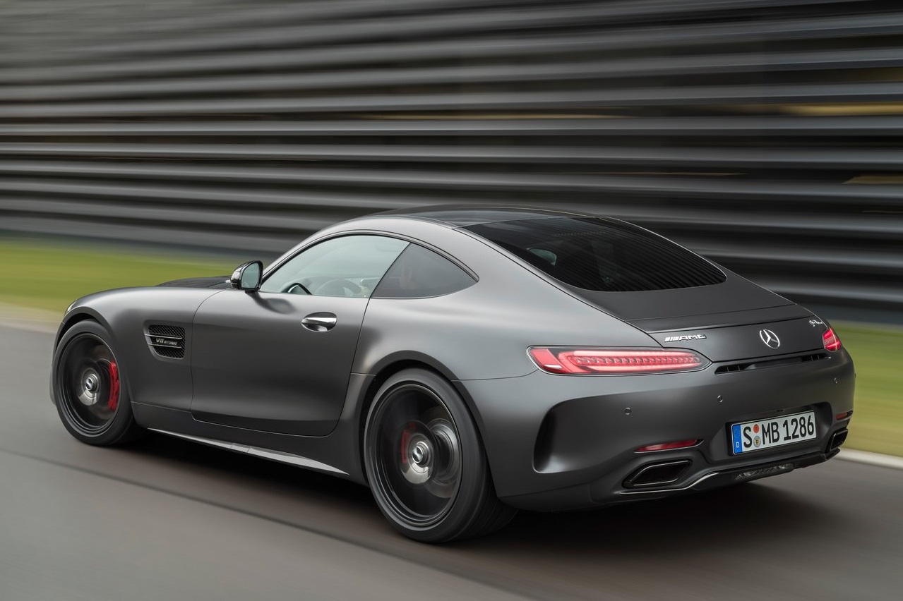 Mercedes-Benz vond het hoog tijd dat de AMG GT een facelift kreeg. Dat is nu gebeurd en het levert ook meteen een nieuwe limited edition-uitvoering op ter gelegenheid van het 50-jarig bestaan van AMG.