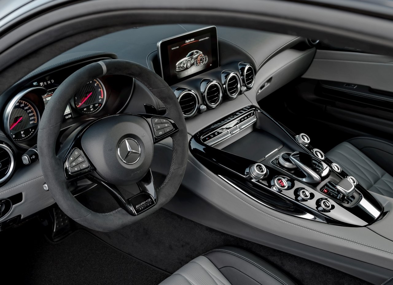 Mercedes-Benz vond het hoog tijd dat de AMG GT een facelift kreeg. Dat is nu gebeurd en het levert ook meteen een nieuwe limited edition-uitvoering op ter gelegenheid van het 50-jarig bestaan van AMG.