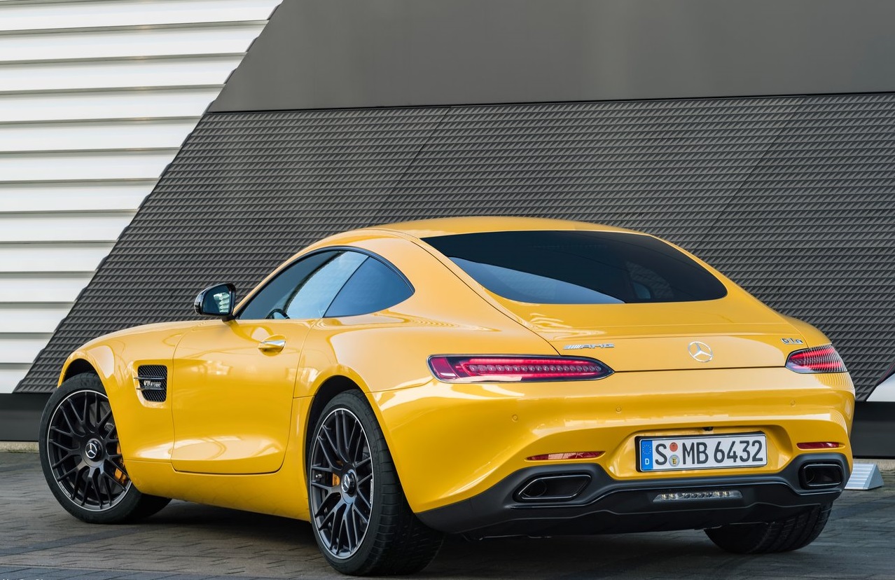 Mercedes-Benz vond het hoog tijd dat de AMG GT een facelift kreeg. Dat is nu gebeurd en het levert ook meteen een nieuwe limited edition-uitvoering op ter gelegenheid van het 50-jarig bestaan van AMG.