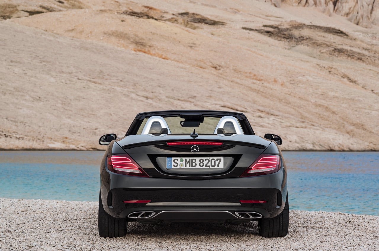 Mercedes-AMG SLC 43 staat er voorlopig alleen voor. Er komt de komende tijd geen SLC 43 S versie of een uitvoering met nog grotere motor.