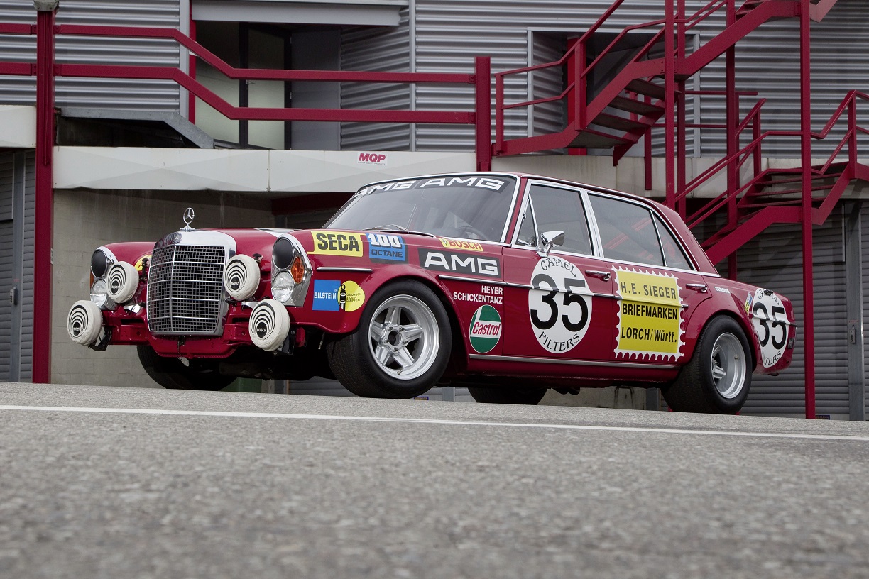 AMG, de huistuner van Mercedes-Benz en vrij recent samengevoegd als Mercedes-AMG, bestaat dit jaar 50 jaar. Begonnen in een werkplaats in een molen, is het nu groter dan ooit.