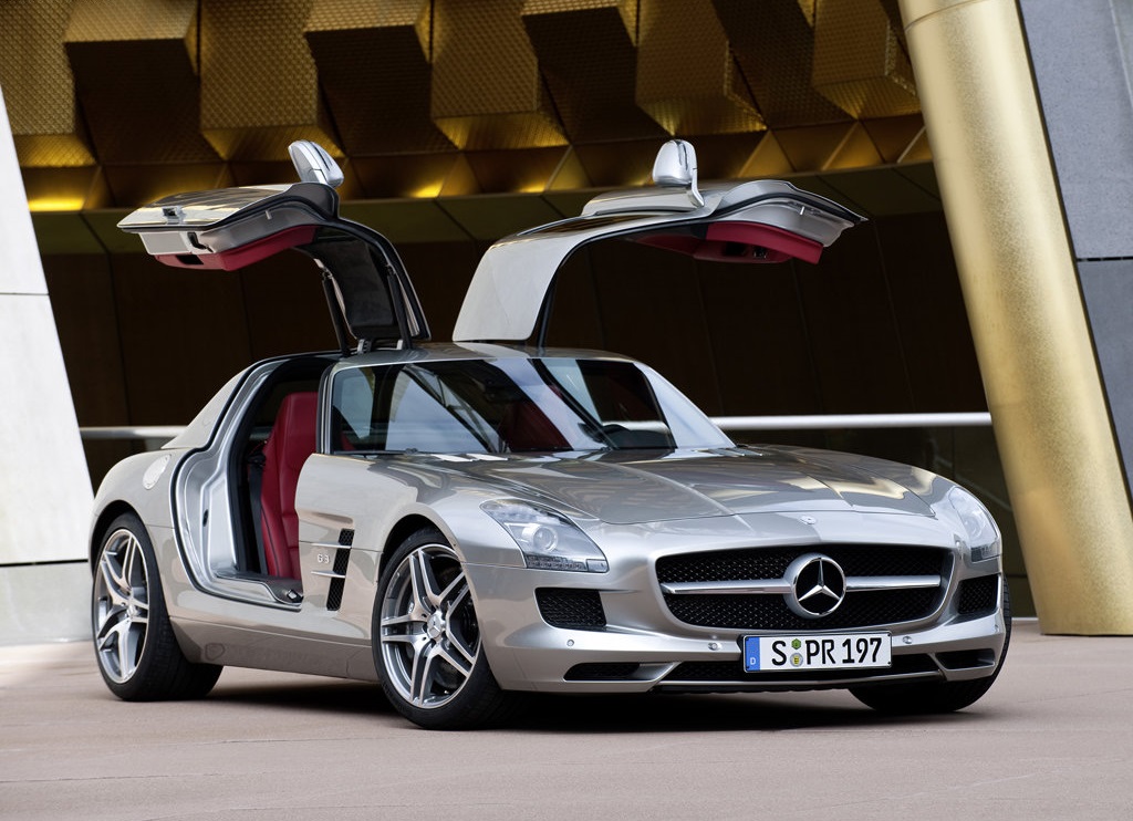 AMG, de huistuner van Mercedes-Benz en vrij recent samengevoegd als Mercedes-AMG, bestaat dit jaar 50 jaar. Begonnen in een werkplaats in een molen, is het nu groter dan ooit.