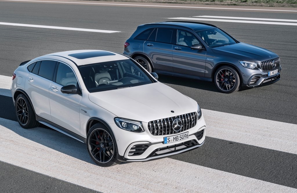 De Mercedes-Benz GLC en GLC Coup krijgen er een sportief broertje bij in de vorm van de AMG-versies van de autos. De SUVs bereiken in slechts 3,8 seconden de 100 km/h.