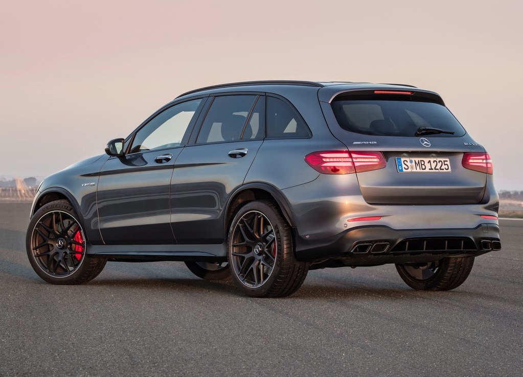 De Mercedes-Benz GLC en GLC Coup krijgen er een sportief broertje bij in de vorm van de AMG-versies van de autos. De SUVs bereiken in slechts 3,8 seconden de 100 km/h.