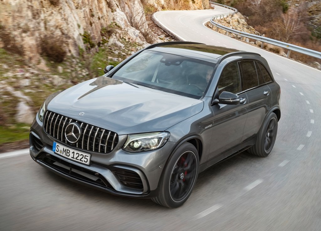 De Mercedes-Benz GLC en GLC Coup krijgen er een sportief broertje bij in de vorm van de AMG-versies van de autos. De SUVs bereiken in slechts 3,8 seconden de 100 km/h.
