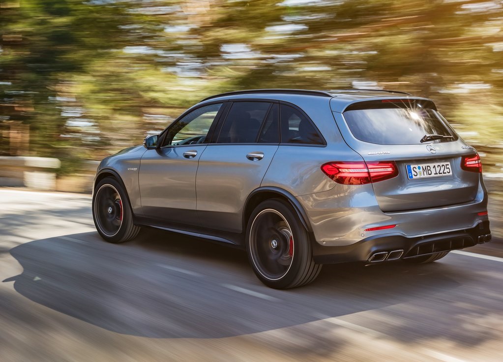 De Mercedes-Benz GLC en GLC Coup krijgen er een sportief broertje bij in de vorm van de AMG-versies van de autos. De SUVs bereiken in slechts 3,8 seconden de 100 km/h.
