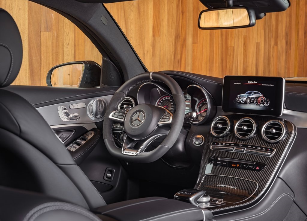 De Mercedes-Benz GLC en GLC Coup krijgen er een sportief broertje bij in de vorm van de AMG-versies van de autos. De SUVs bereiken in slechts 3,8 seconden de 100 km/h.