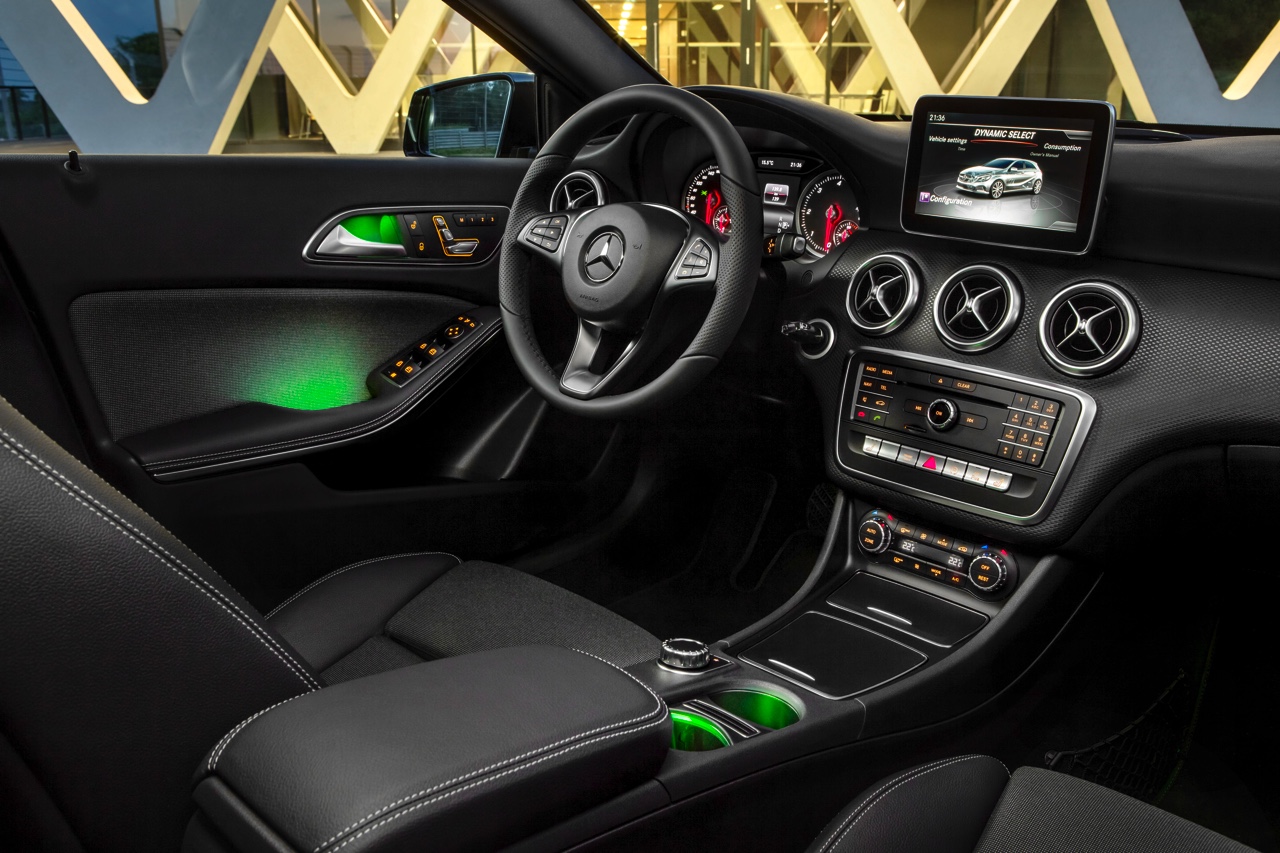 Mercedes-Benz A-Klasse facelift pakt voordelig en luxe uit, met dank aan nieuwe instapper A 160.