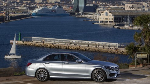 Rijtest nieuwe Mercedes C-Klasse. De nieuwe C-Klasse van Mercedes is een S in compacte vorm.