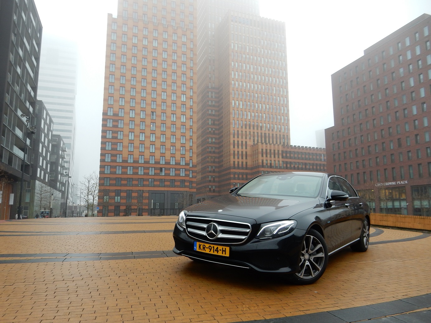 Met de E-Klasse heeft Mercedes-Benz altijd een sterke speler in het segment gehad. Met deze generatie is aan de line-up ook een plug-in hybridevariant toegevoegd. AutoVandaag doet een rijtest.