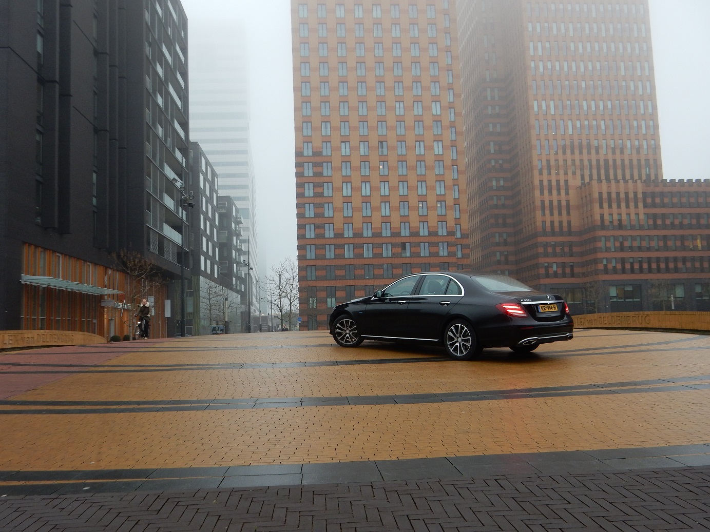 Met de E-Klasse heeft Mercedes-Benz altijd een sterke speler in het segment gehad. Met deze generatie is aan de line-up ook een plug-in hybridevariant toegevoegd. AutoVandaag doet een rijtest.