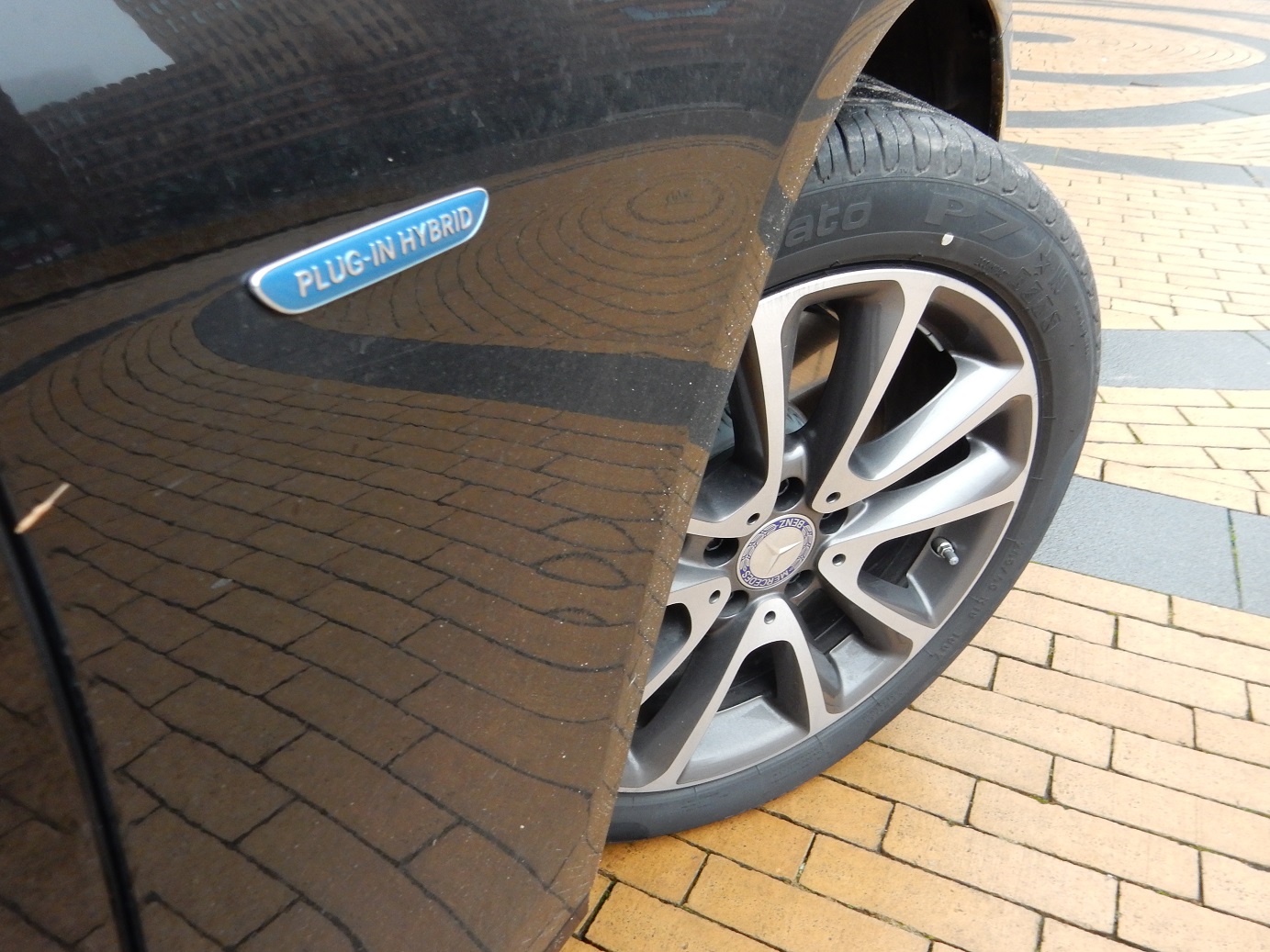 Met de E-Klasse heeft Mercedes-Benz altijd een sterke speler in het segment gehad. Met deze generatie is aan de line-up ook een plug-in hybridevariant toegevoegd. AutoVandaag doet een rijtest.