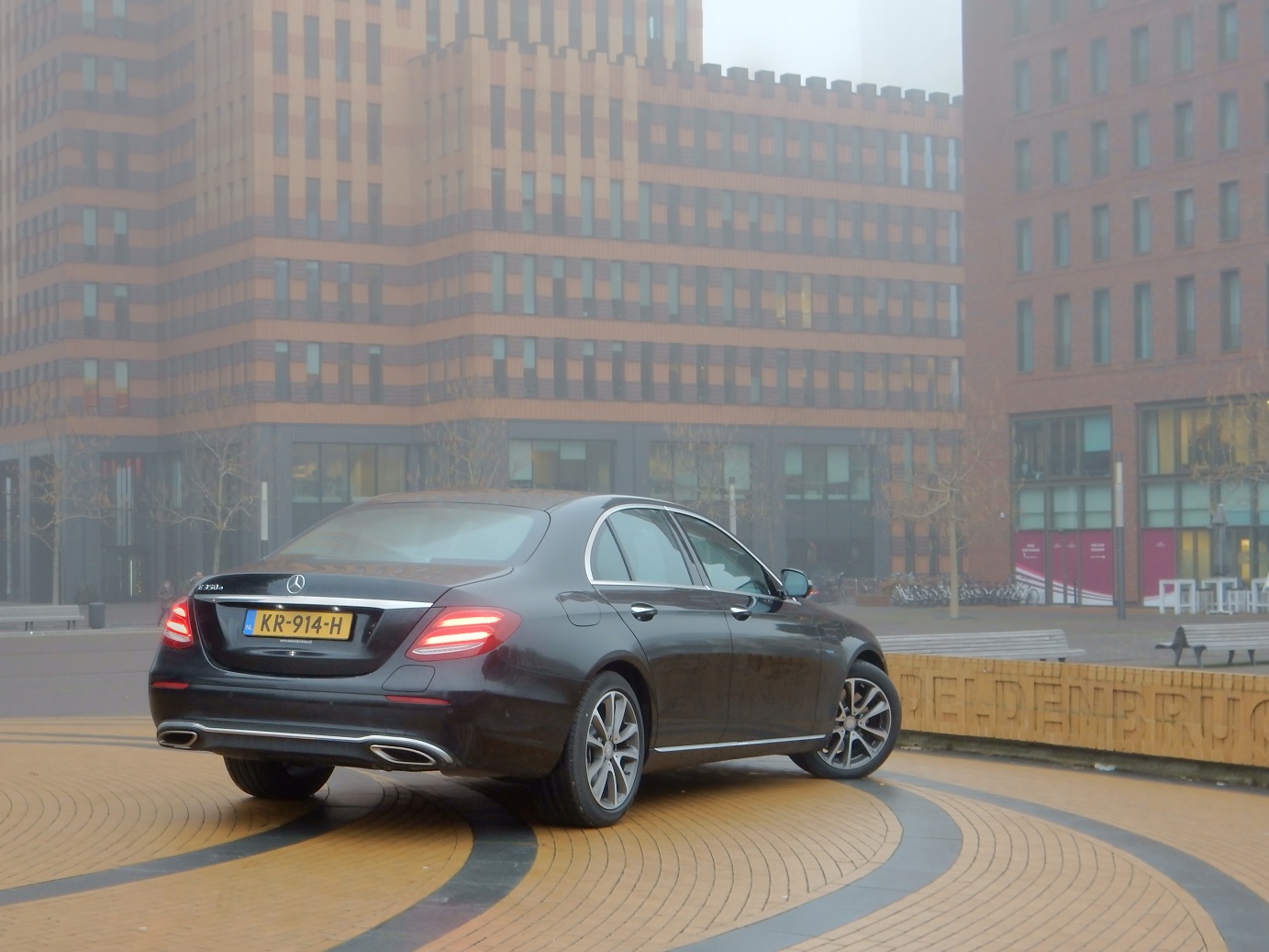 Met de E-Klasse heeft Mercedes-Benz altijd een sterke speler in het segment gehad. Met deze generatie is aan de line-up ook een plug-in hybridevariant toegevoegd. AutoVandaag doet een rijtest.