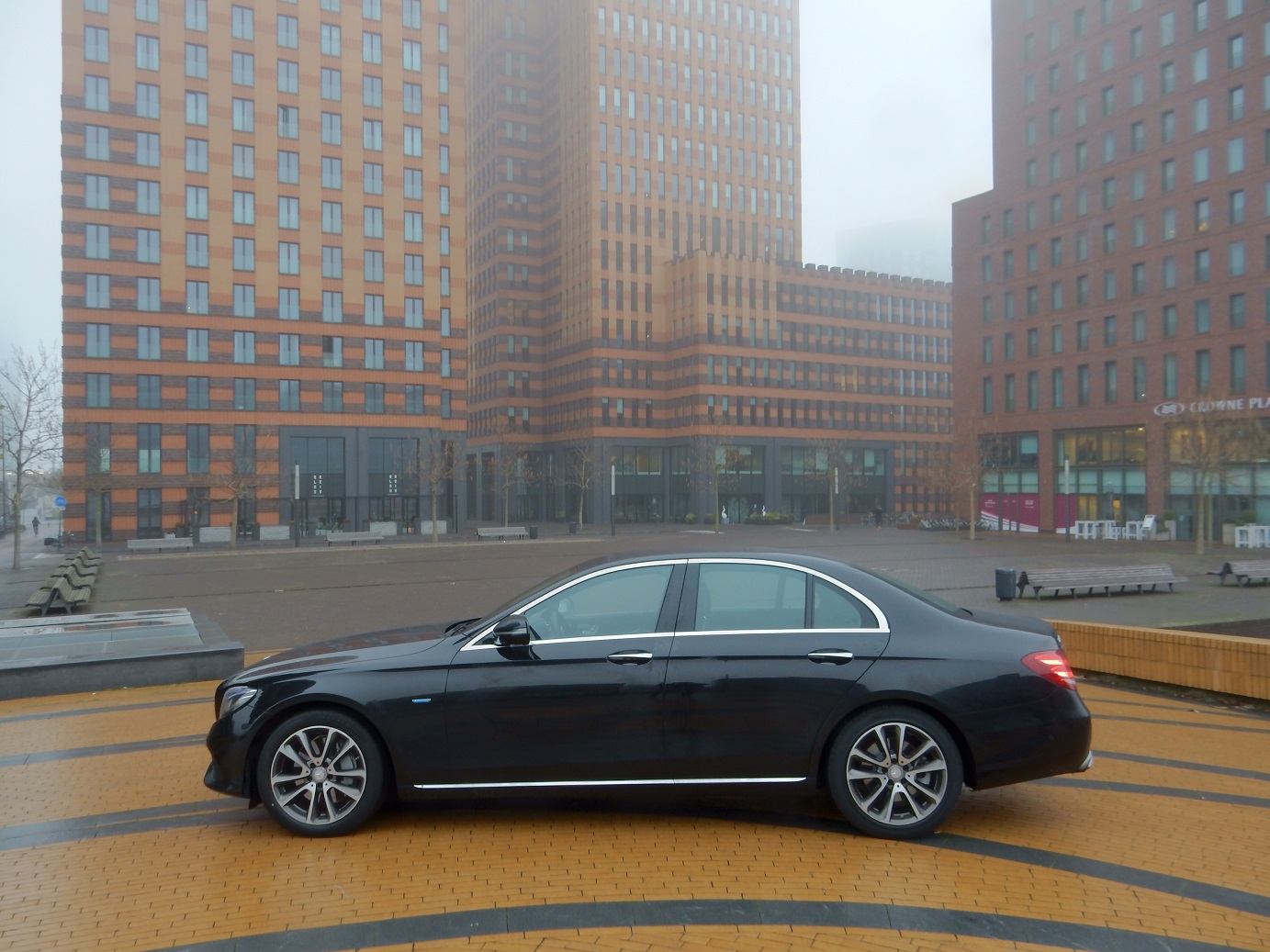 Met de E-Klasse heeft Mercedes-Benz altijd een sterke speler in het segment gehad. Met deze generatie is aan de line-up ook een plug-in hybridevariant toegevoegd. AutoVandaag doet een rijtest.