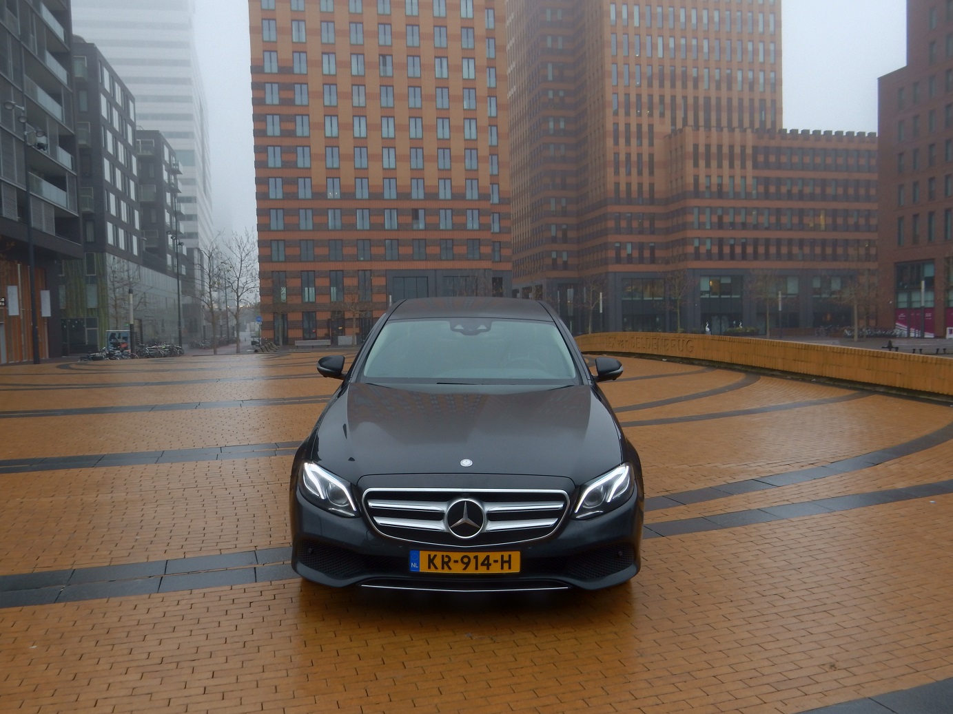 Met de E-Klasse heeft Mercedes-Benz altijd een sterke speler in het segment gehad. Met deze generatie is aan de line-up ook een plug-in hybridevariant toegevoegd. AutoVandaag doet een rijtest.