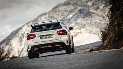Test Mercedes GLA 200 CDI offroad en GLA 45 AMG, de GLA-Klasse crossover van Mercedes-Benz met 4Matic vierwielaandrijving of voorwielaandrijving.
