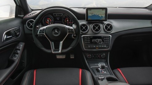Test Mercedes GLA 200 CDI offroad en GLA 45 AMG, de GLA-Klasse crossover van Mercedes-Benz met 4Matic vierwielaandrijving of voorwielaandrijving.