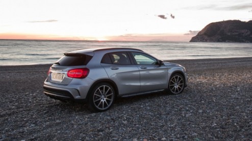Test Mercedes GLA 200 CDI offroad en GLA 45 AMG, de GLA-Klasse crossover van Mercedes-Benz met 4Matic vierwielaandrijving of voorwielaandrijving.