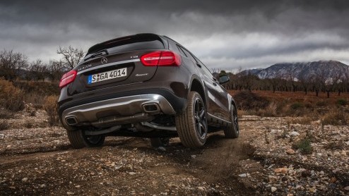 Test Mercedes GLA 200 CDI offroad en GLA 45 AMG, de GLA-Klasse crossover van Mercedes-Benz met 4Matic vierwielaandrijving of voorwielaandrijving.