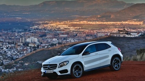 Test Mercedes GLA 200 CDI offroad en GLA 45 AMG, de GLA-Klasse crossover van Mercedes-Benz met 4Matic vierwielaandrijving of voorwielaandrijving.