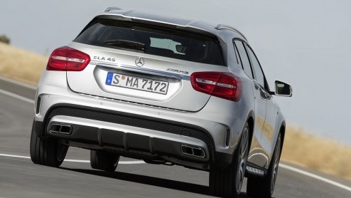 Mercedes-Benz heeft de GLA AMG onthuld. Net als in de A45 AMG beschikt de gespierde GLA over de 2.0 liter turbomotor met liefst 360 pk en 450 Nm aan koppel.