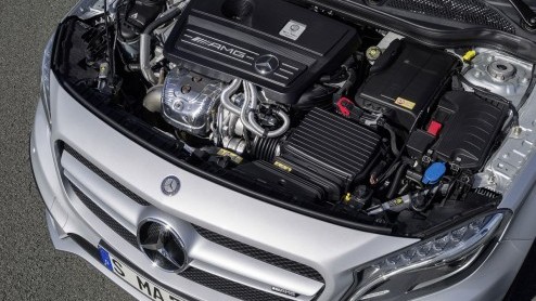 Mercedes-Benz heeft de GLA AMG onthuld. Net als in de A45 AMG beschikt de gespierde GLA over de 2.0 liter turbomotor met liefst 360 pk en 450 Nm aan koppel.