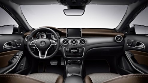 Op de IAA in Frankfurt heeft Mercedes-Benz officieel het doek getrokken van de GLA. De compacte SUV zal in maart volgend jaar in ons land verschijnen en komt als Edition 1 te koop.