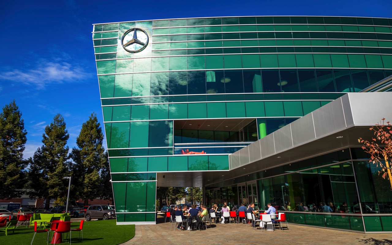 Mercedes-Benz Research in Silicon Valley viert 20-jarig jubileum. Als eerste automerk opende Mercedes daar een ontwikkelingscentrum.