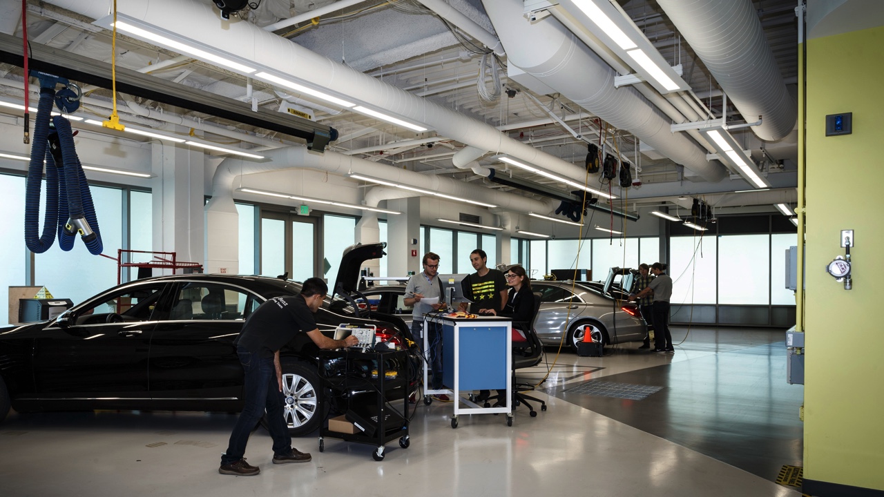 Mercedes-Benz Research in Silicon Valley viert 20-jarig jubileum. Als eerste automerk opende Mercedes daar een ontwikkelingscentrum.