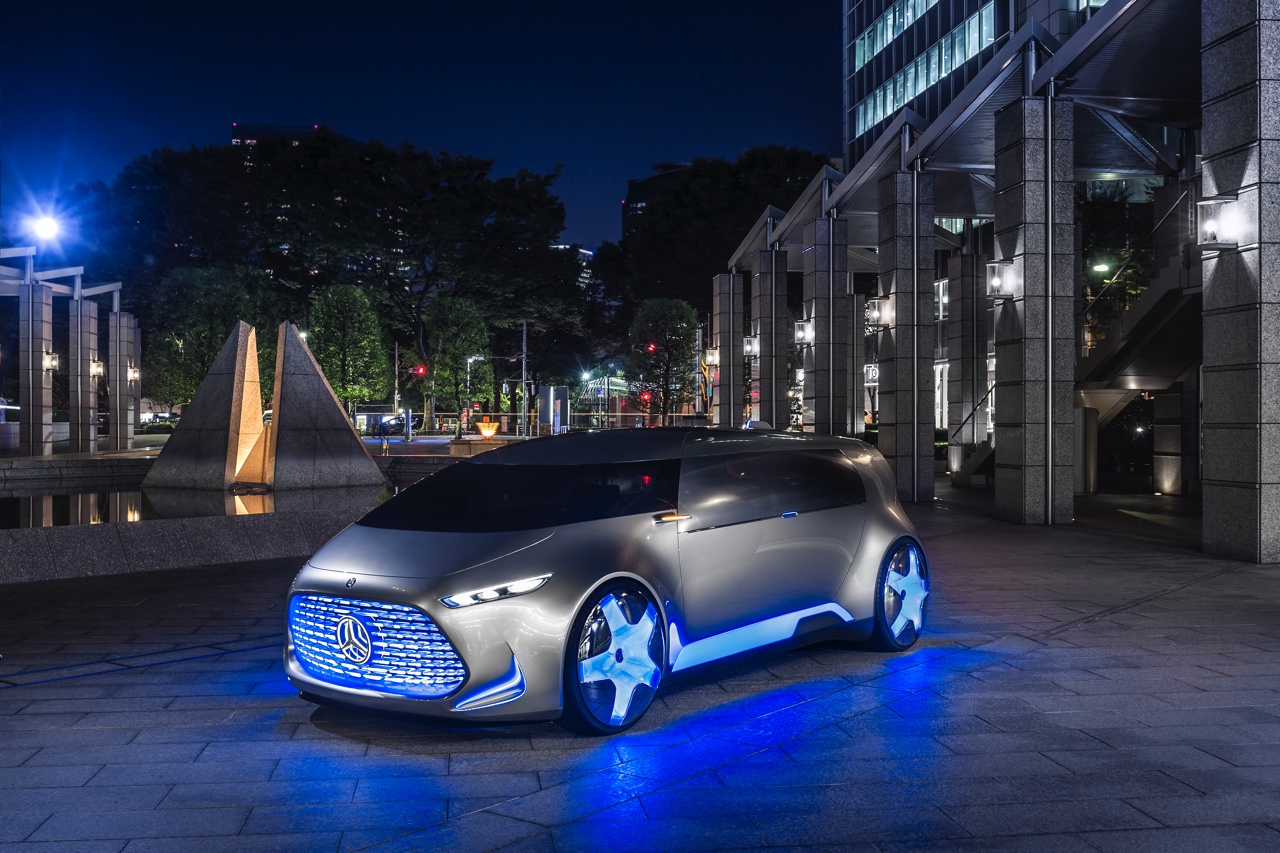 De Mercedes-Benz Vision Tokyo is een studiemodel, ontwikkeld voor Generatie Z. De Concept Car op de Tokyo Motor Show is daarom een rijdende lounge, met elektrische aandrijving en brandstofcel.