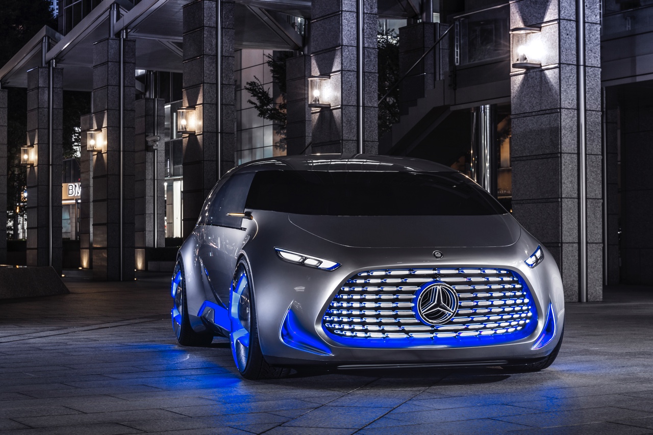 De Mercedes-Benz Vision Tokyo is een studiemodel, ontwikkeld voor Generatie Z. De Concept Car op de Tokyo Motor Show is daarom een rijdende lounge, met elektrische aandrijving en brandstofcel.