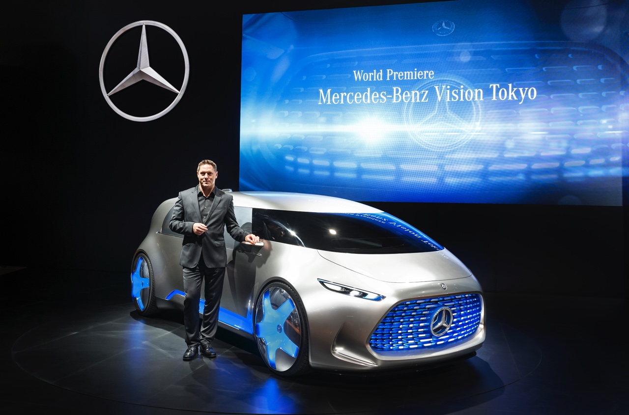 De Mercedes-Benz Vision Tokyo is een studiemodel, ontwikkeld voor Generatie Z. De Concept Car op de Tokyo Motor Show is daarom een rijdende lounge, met elektrische aandrijving en brandstofcel.