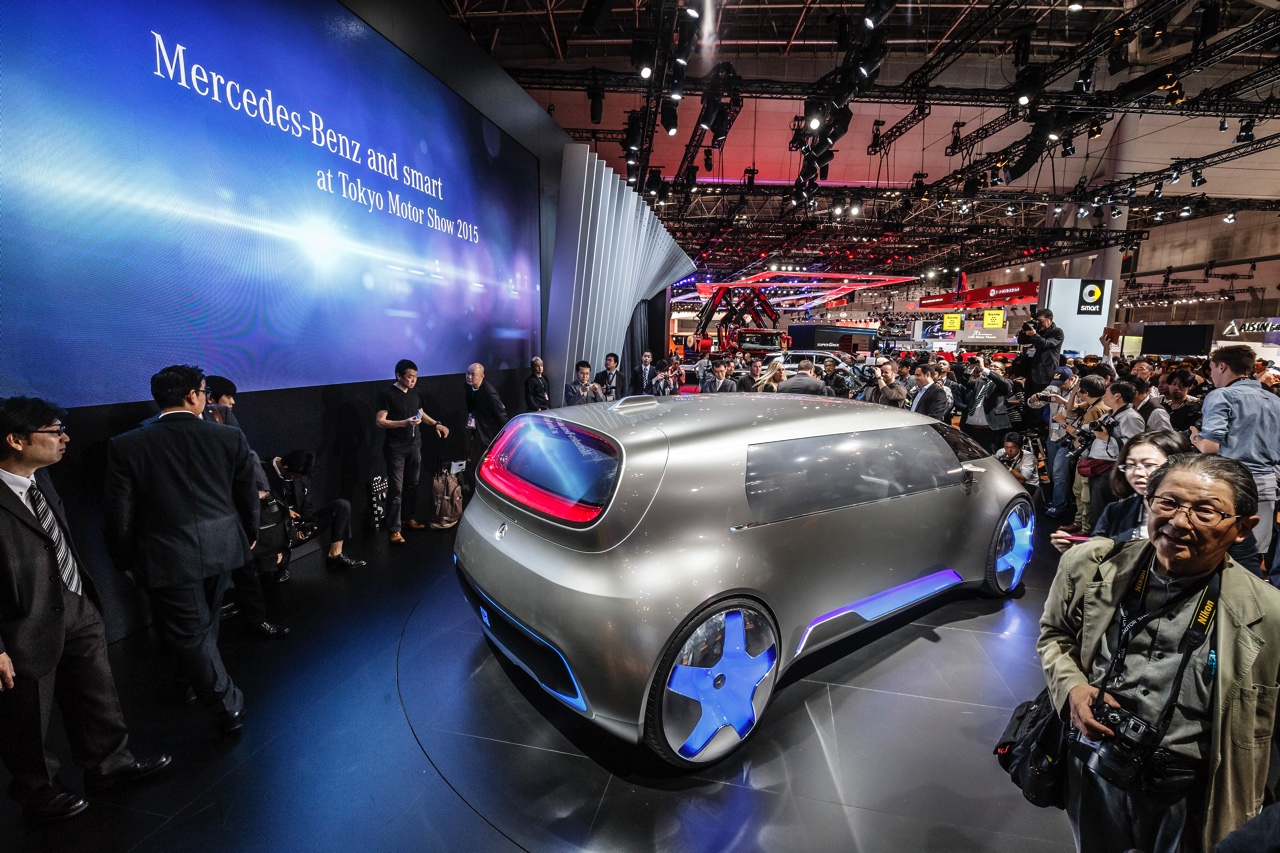 De Mercedes-Benz Vision Tokyo is een studiemodel, ontwikkeld voor Generatie Z. De Concept Car op de Tokyo Motor Show is daarom een rijdende lounge, met elektrische aandrijving en brandstofcel.