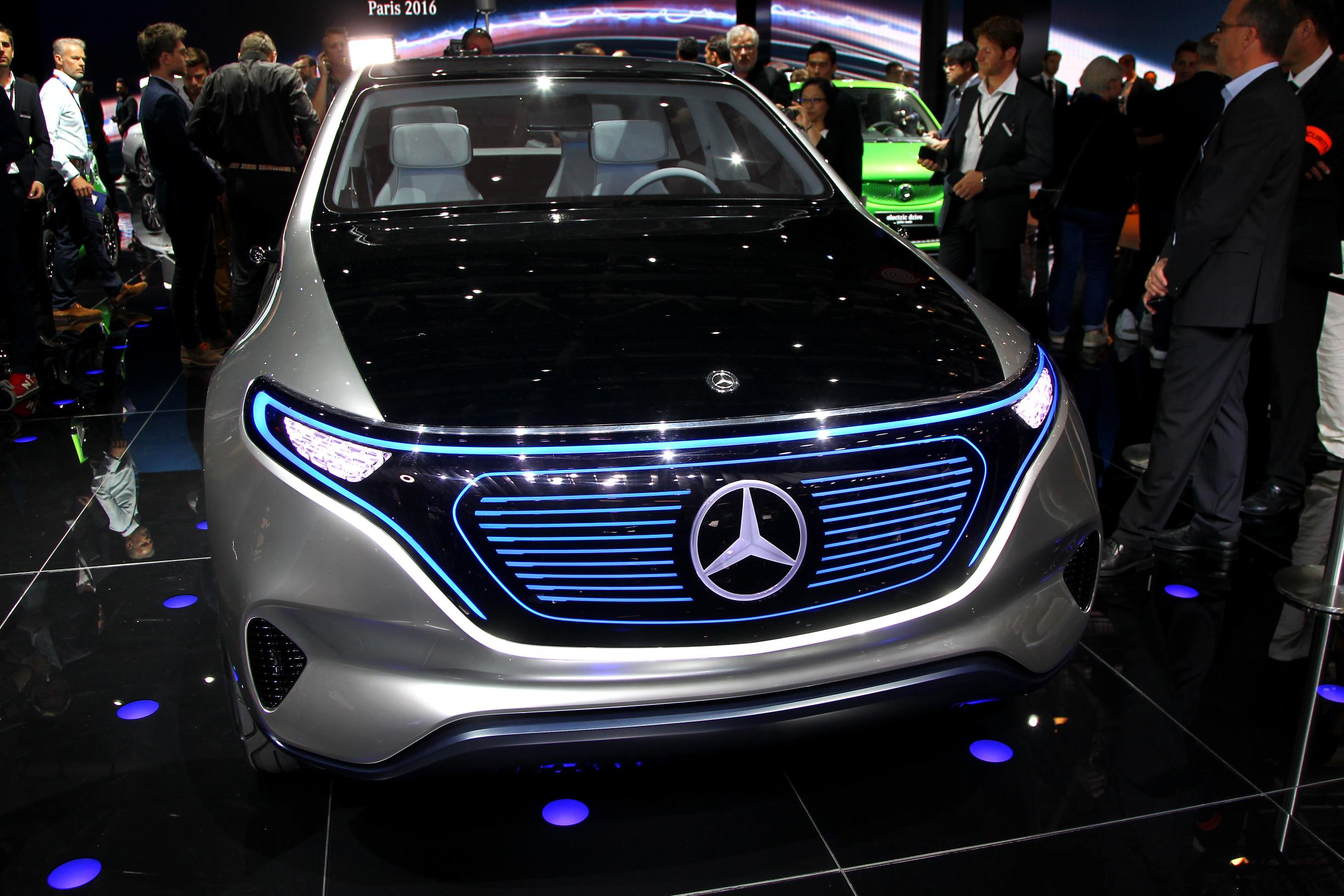 Mercedes start offensief elektrische auto's met Generation EQ. Dit nieuwe label omvat meer dan alleen een range elektrische auto's. Lees er hier alles over.