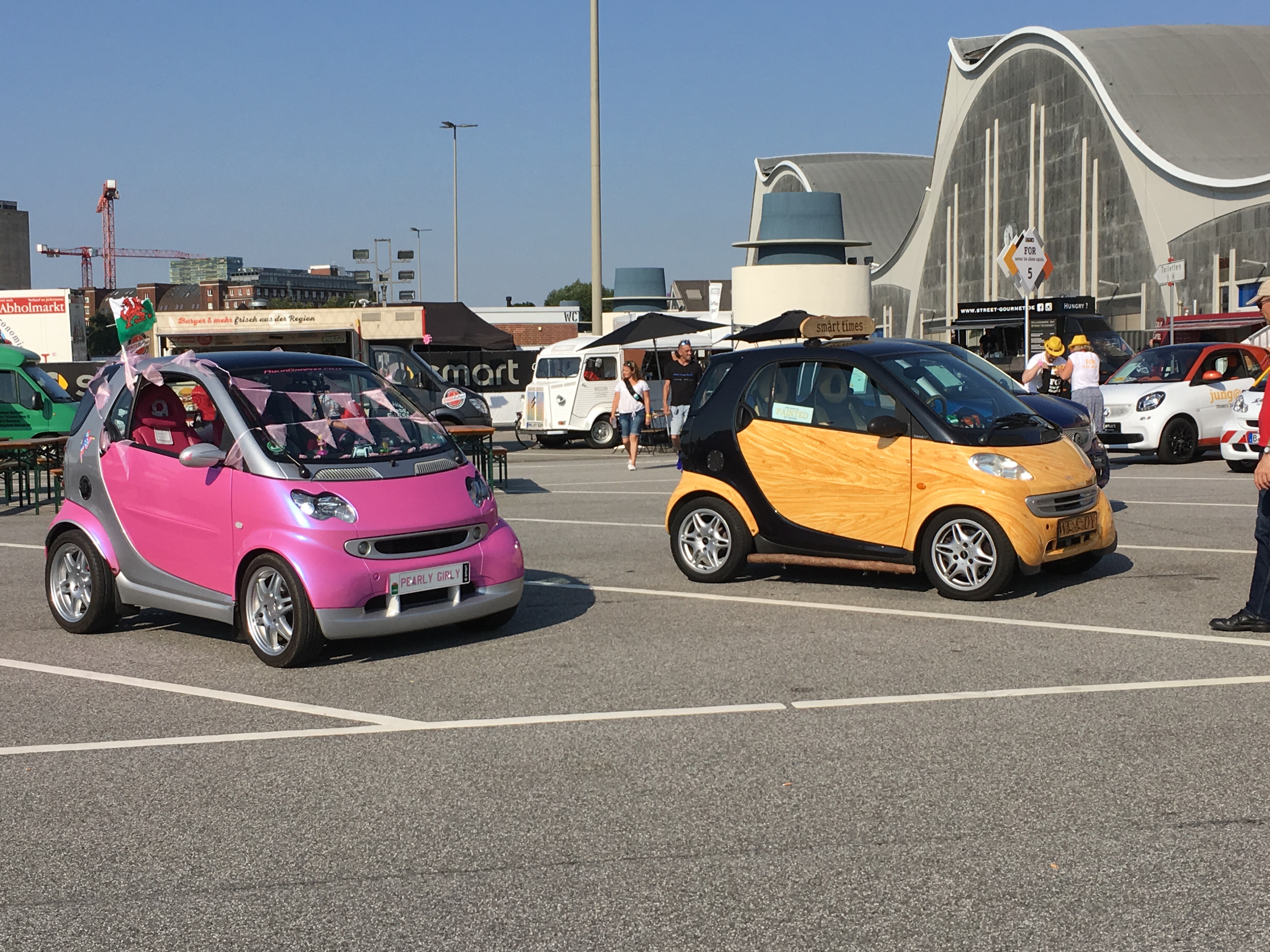 Een verslag van Smart Times 2016, waar een nieuw wereldrecord werd gevestigd bij de Smart-parade.