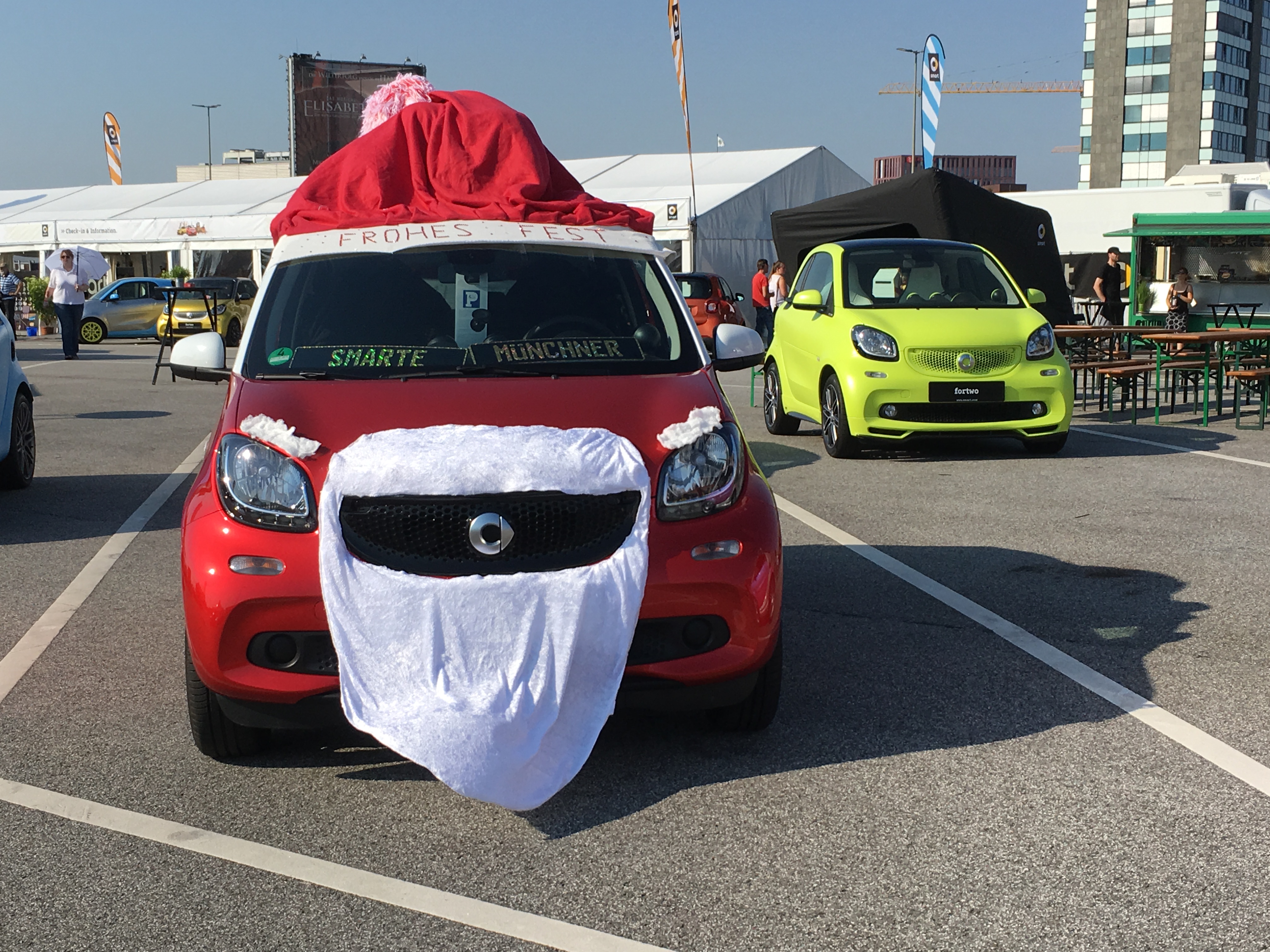 Een verslag van Smart Times 2016, waar een nieuw wereldrecord werd gevestigd bij de Smart-parade.
