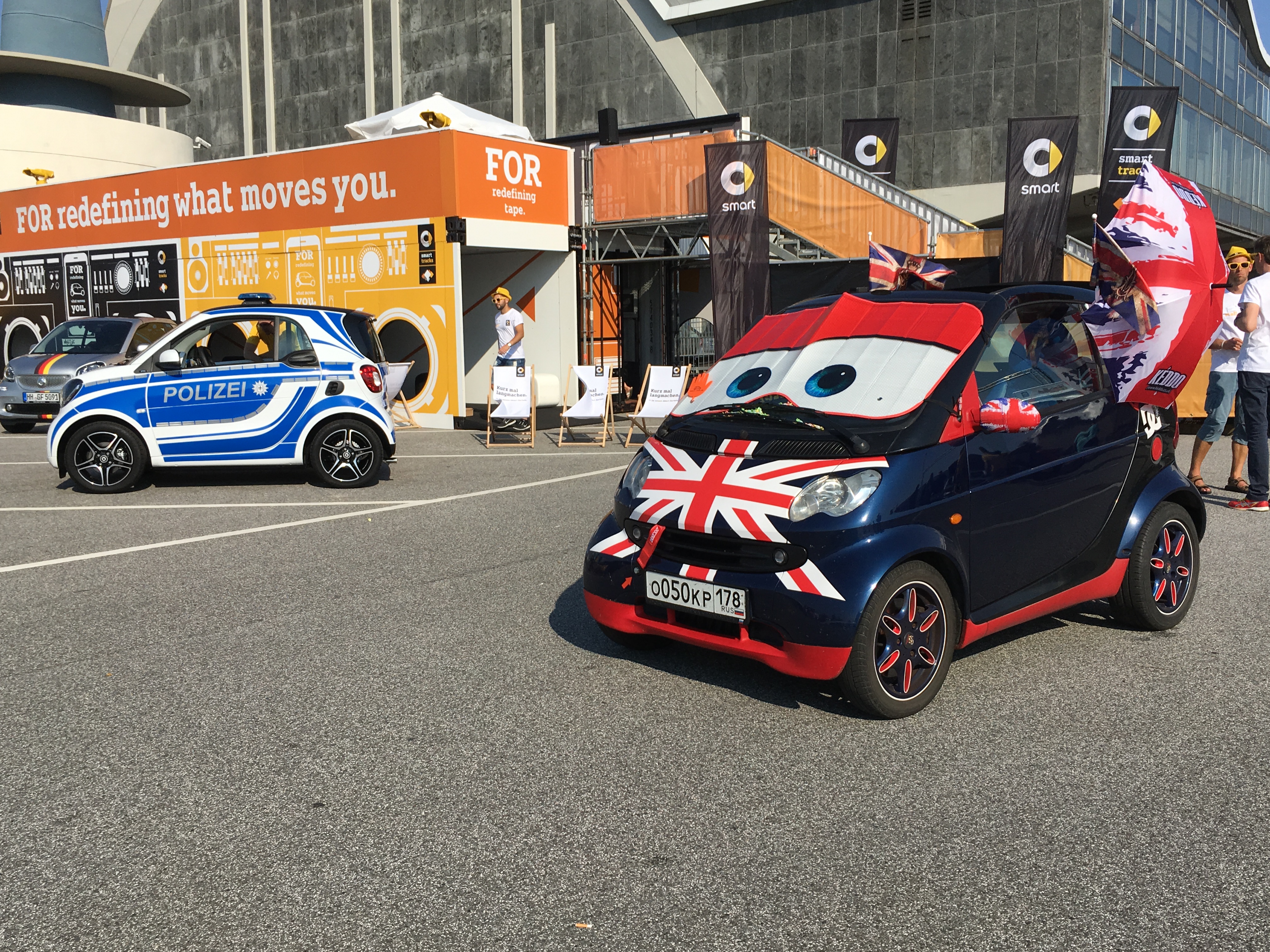 Een verslag van Smart Times 2016, waar een nieuw wereldrecord werd gevestigd bij de Smart-parade.
