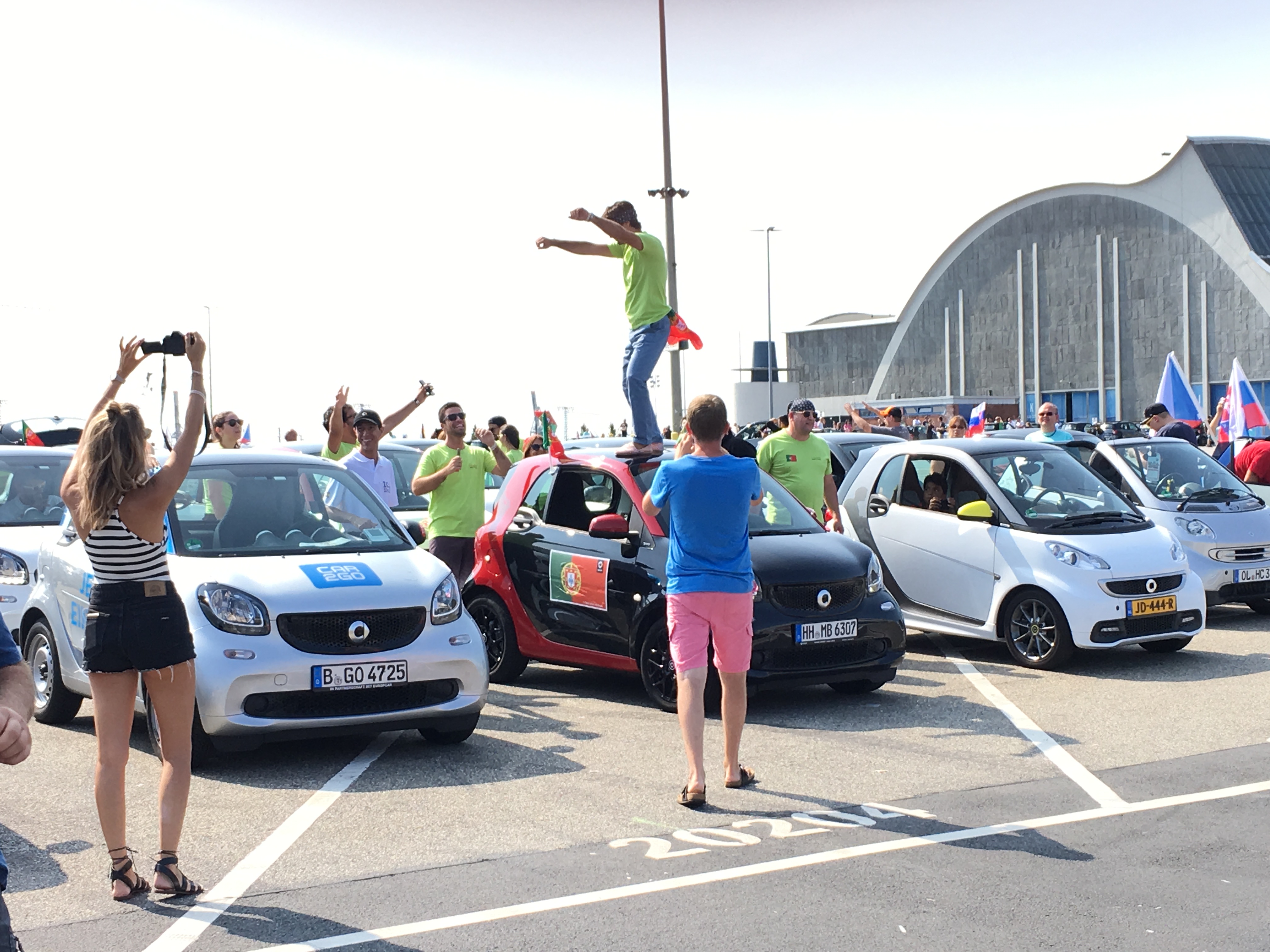 Een verslag van Smart Times 2016, waar een nieuw wereldrecord werd gevestigd bij de Smart-parade.
