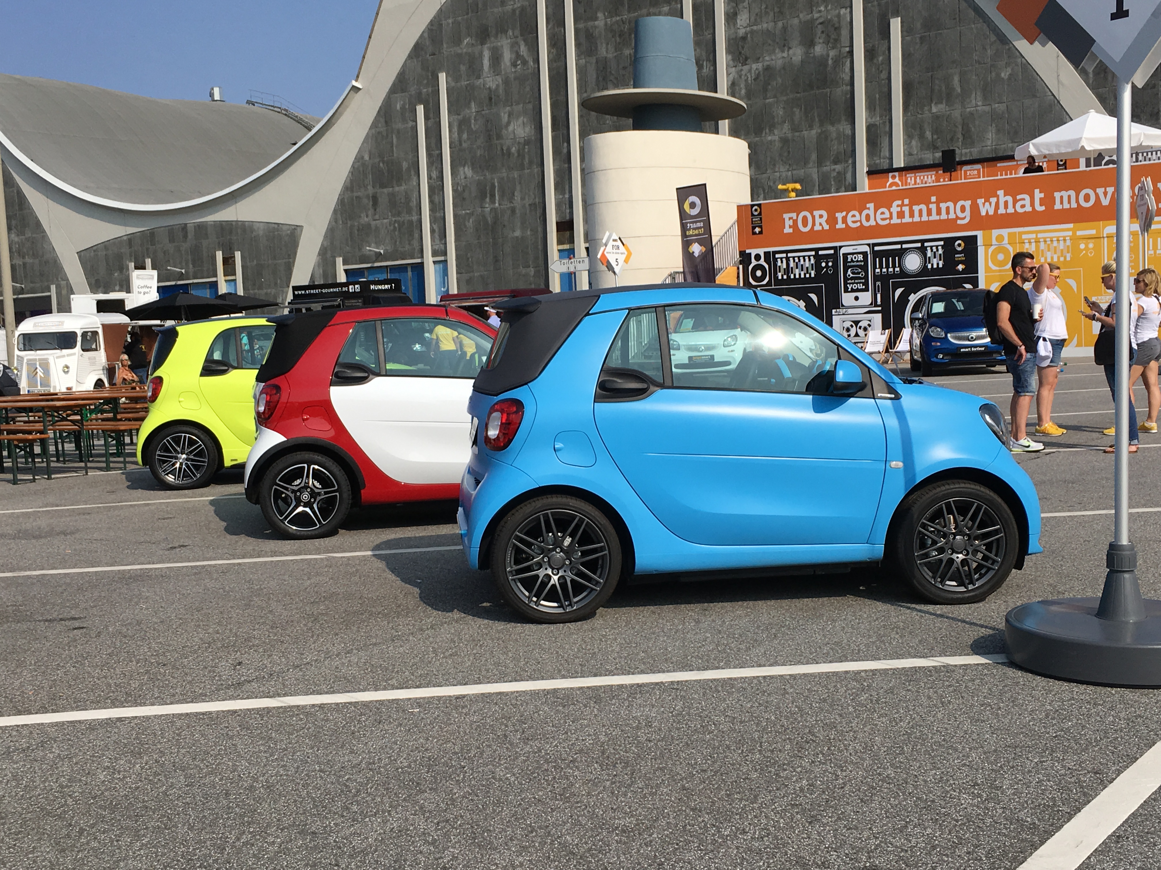 Een verslag van Smart Times 2016, waar een nieuw wereldrecord werd gevestigd bij de Smart-parade.