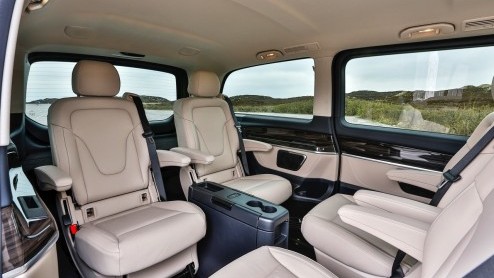 Autotest Mercedes-Benz V 250 BlueTEC, de nieuwe V-Klasse als ruime MPV voor VIP-shuttles en taxi-vervoer.