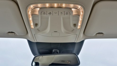 Autotest Mercedes-Benz V 250 BlueTEC, de nieuwe V-Klasse als ruime MPV voor VIP-shuttles en taxi-vervoer.